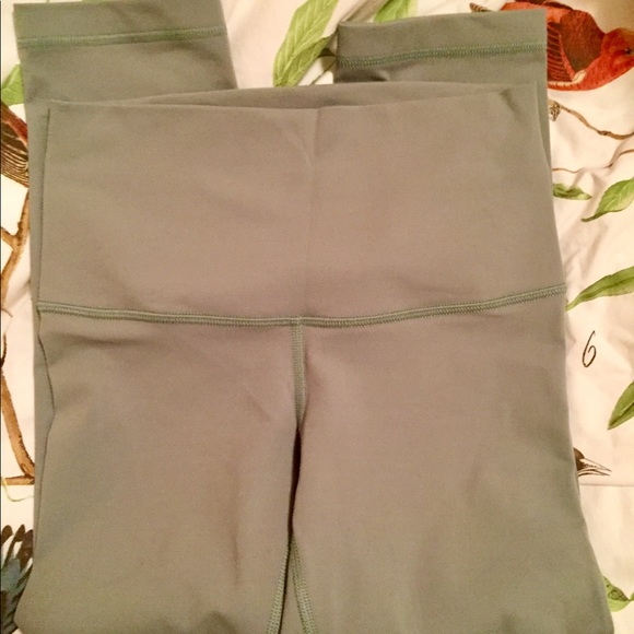 Lululemon earl grey wunder under rare! 4 - Picture 2 of 6